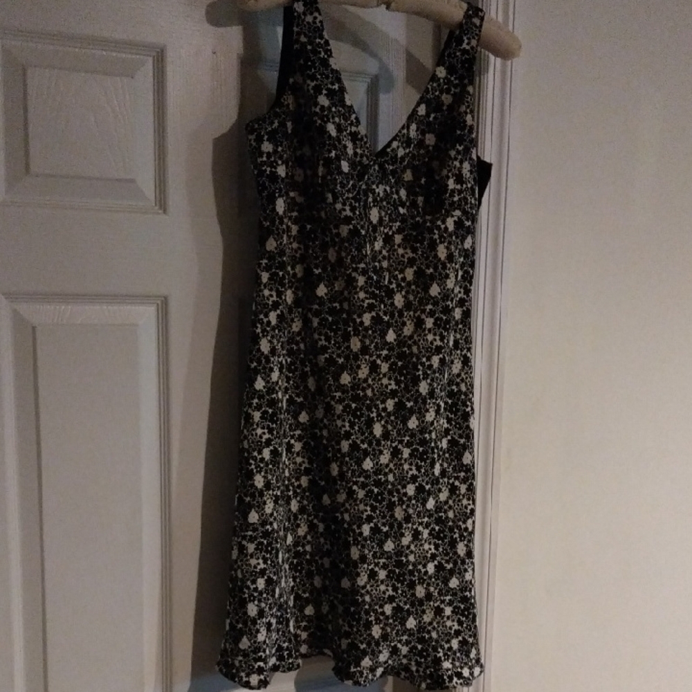 Express Black and White Sleeveless V-Neck Mini Sundress